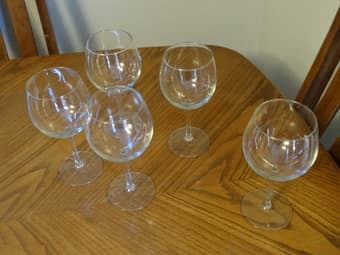 Wine glasses - set of 4 - very good condition - $10 2