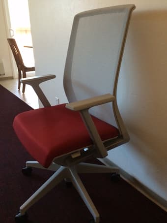 Haworth "Very Task" Chair for Sale 2
