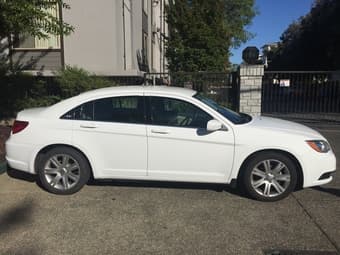 2013 Chrysler 200 Clean title New battery and tires - $9200 1