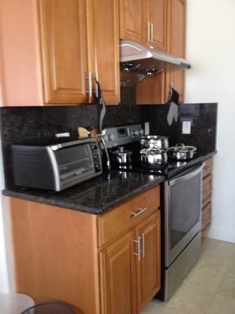 1.3 miles to Google  Share 2 bdrm apt with one person 2