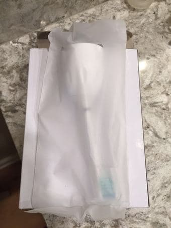 MOVING SALE: Electric rechargeable tootbrush + 2 new heads 2