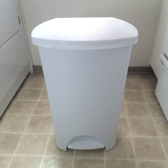 Clean Sterilite white trash can. 1