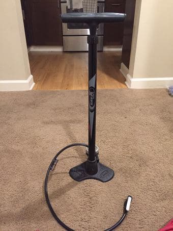 Helmet / Pump / Saddle bag with tools and new tube 3