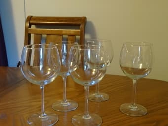 Wine glasses - set of 4 - very good condition - $8 2