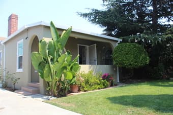 $4500 Fully furnished 3bed/1bath pet friendly house(WIFI,cable include 1