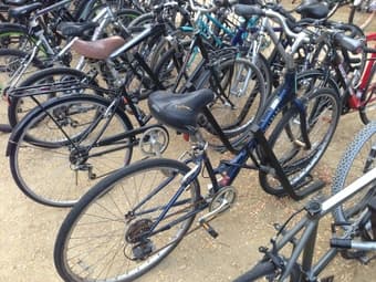 Schwinn women hybrid bike w. U-lock for sale 2