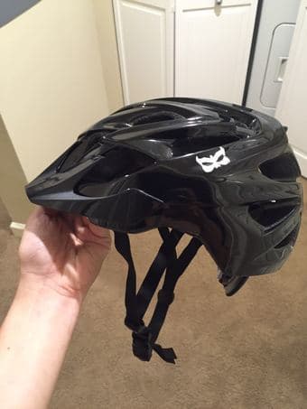 MUST GO: Lamp / Box / Helmet / Laundry basket ... 3