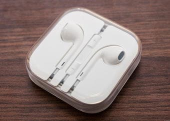Juicer, car charger, apple earpods 2
