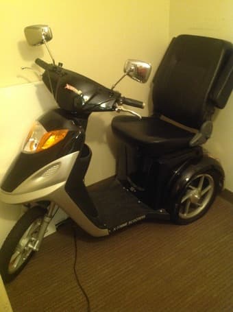 Three Wheel Electric Mobility Scooter for Sale $1000 OBO - $1000 1