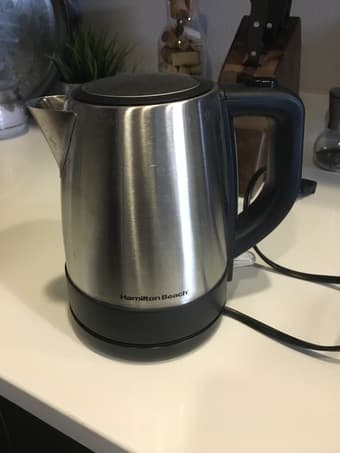 Hamilton Beach electronic kettle $10 1
