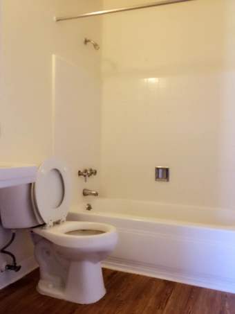 One livingroom available at Dec.5th in Mountainview for $750 monthly 2
