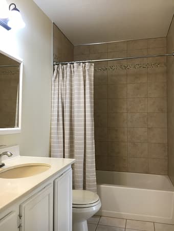 Quiet 2BR/1.5BA 2-story Townhouse Available Now 3