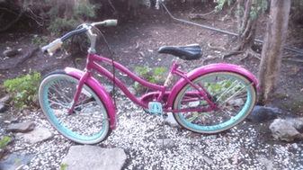 Woman vintage bike for free 1