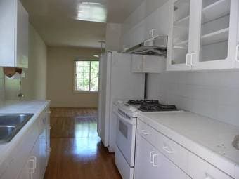 Bedroom in beautiful 3br / 1ba house in Menlo Park with garden - $1400 1