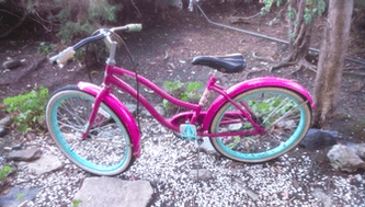Woman vintage bike for free 1