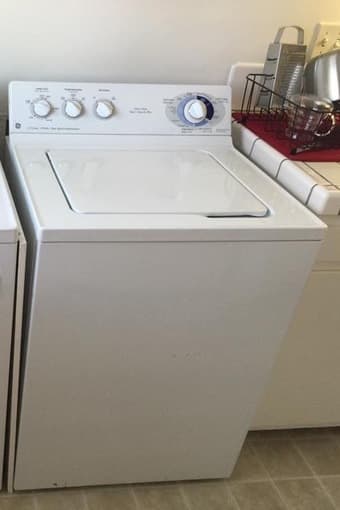 GE 3.2 CU. FT Super plus capacity washer $200 1