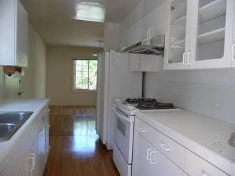 Bedroom in beautiful 3br / 1ba house in Menlo Park with garden - $1400 3