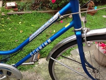Schwinn bike – Women’s Classic Collegiate 3   $150 2