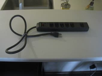 Power Strip: 6 outputs, ground protection 1