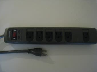 Power Strip: 6 outputs, ground protection 2