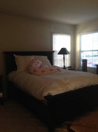 Bedroom in beautiful 3br / 1ba house in Menlo Park with garden ($1400) 2