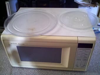Free glass tray for microwave oven and the not-working oven 1