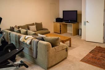 Large lovely fully furnished room in a modern home in Ladera. 3
