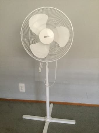 Oscillating Stand Fan 16" 1
