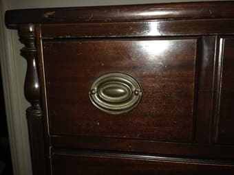 Beautiful Mahogany Chest 2