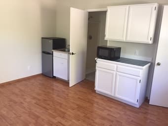 Large studio apartment on campus - $1900/mo 2