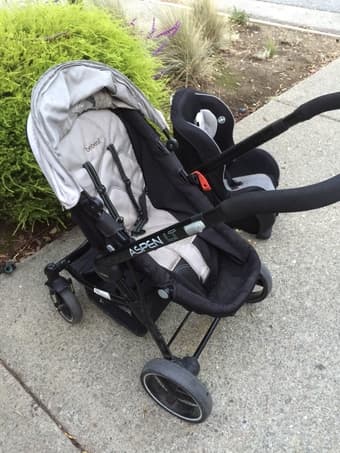 Moving Sale: Armchair, Mattresses, Stroller, Seat chair, lamps.... 1