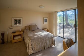 Large lovely fully furnished room in an apartment in Ladera 2