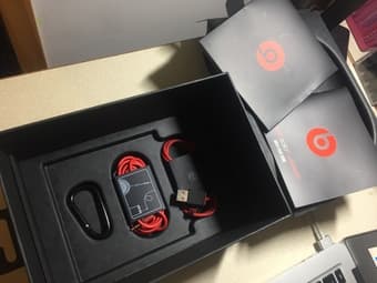 BEATS SOLO2 Wireless - Red -  $230 2