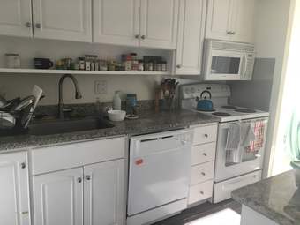 $900/month shared room in Oak Creek 1