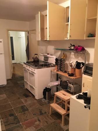 $1990, Menlo Park, hardwood floors and lots of light, large room 3