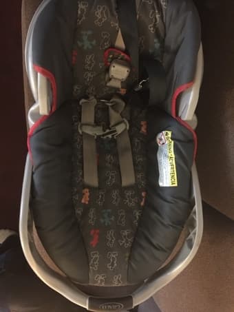 Car Seat wiht base Graco $10 2