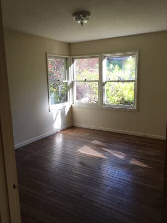 $1950 Large room with hardwood floors in beautiful home (menlo park) 2
