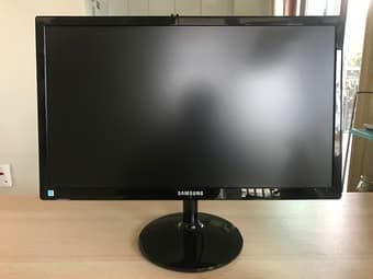SAMSUNG 23-inch LED Monitor (S23C350H) Excellent Condition 2