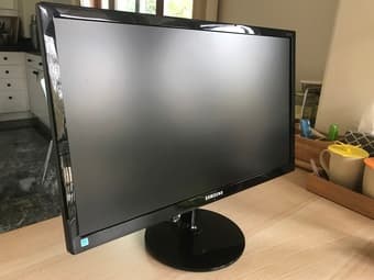 SAMSUNG 23-inch LED Monitor (S23C350H) Excellent Condition 3