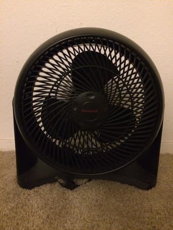 Like new electric fan and Roku 2 Streaming Media Player 1