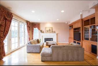 $1300 room available in luxurious 6-bedroom Cupertino home! 2