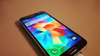 Samsung Galaxy S5 UNLOCKED + FREE ACCESSORIES 1