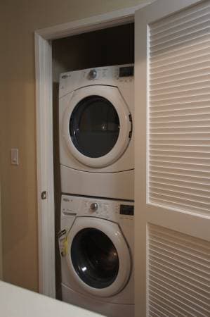 2BR, 2BA apartment- AMAZING LOCATION- Menlo Park $3890- 1250sqf 2
