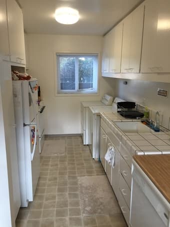 2 bed/1 bath EV apartment sublet 12/15 - 1/3 2