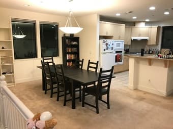 Room Available in gigantic 3Bd/2.5Ba Townhouse 1