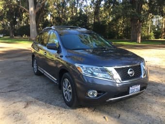 Nissan 2013 Pathfinde SL <14k miles 2