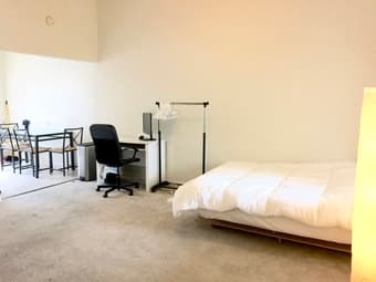 Furnished & clean living room 5 mins from Stanford on Jan 1st 2