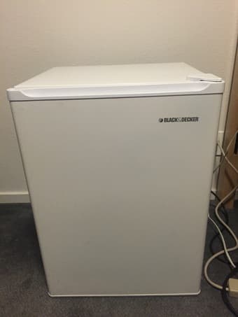 Black and Decker Mini-fridge+Freezer (white, 2.7 cubic feet) 2