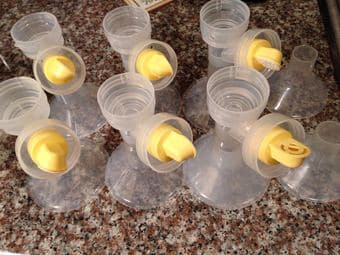 Bundle of Medela electric and manual breast pumps 3