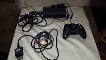Xbox 360 S 4GB 3